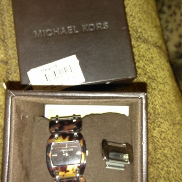 WATCH BY MICHEAL KORS